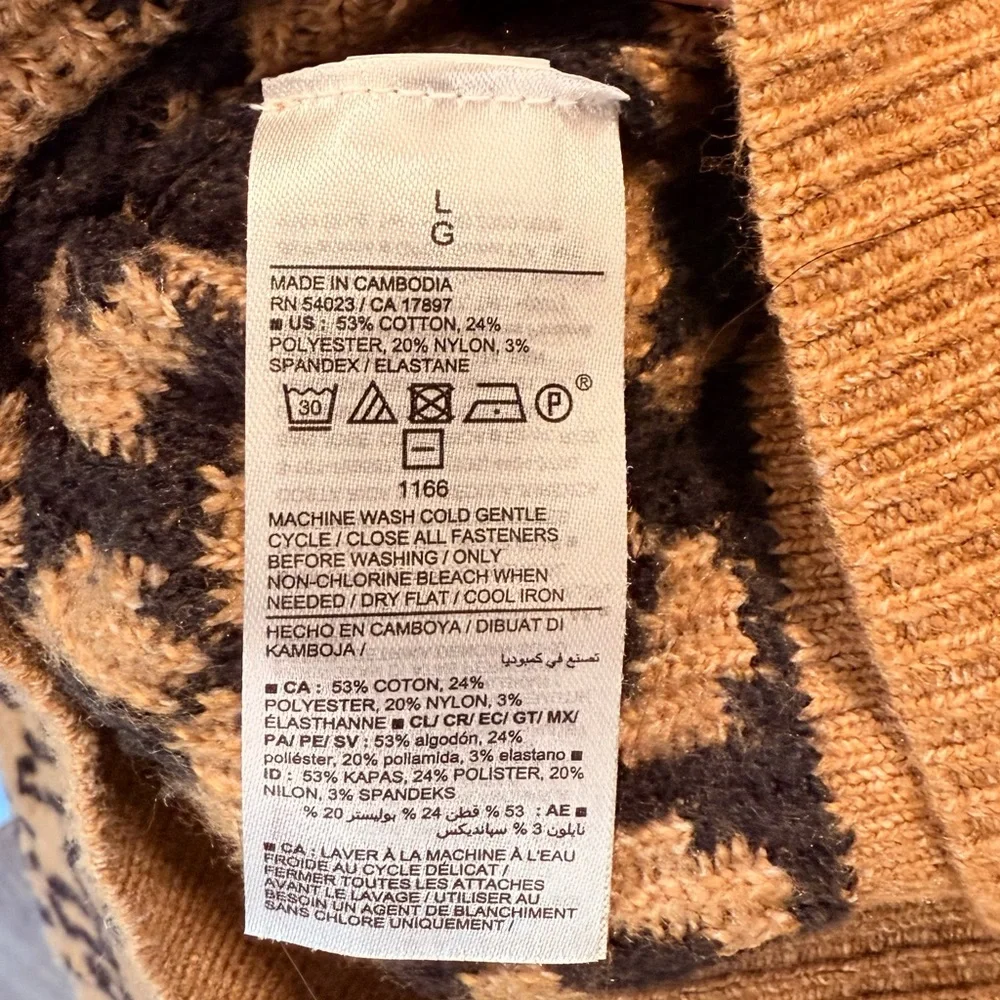 Old Navy Chettah Comfy Cardigan Sweater NWOT - Picture 4 of 4